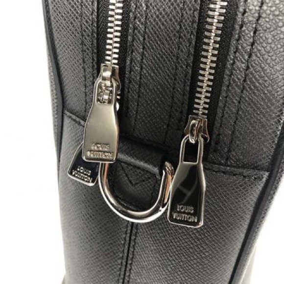 New Louis Vuitton Porte Documents Black Taiga bag - Picture 5 of 8